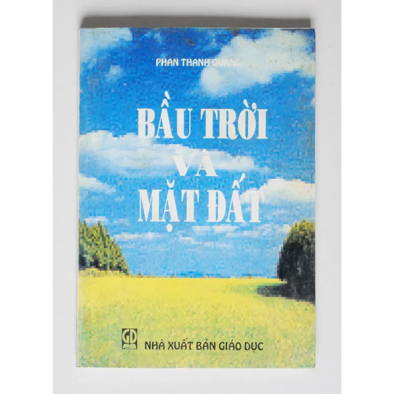 Bầu trời và mặt đất 8105