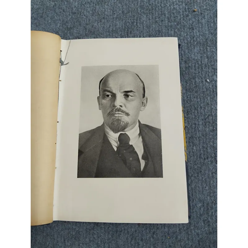 VỀ CUỘC CÁCH MẠNG XÃ HỘI CHỦ NGHĨA THÁNG MƯỜI VĨ ĐẠI 688753