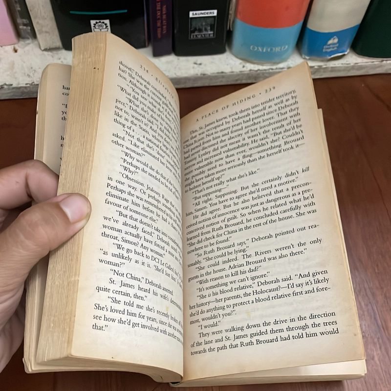 II English Books: ELIZABETH GEORGE _ A PLACE OF HIDING 545006