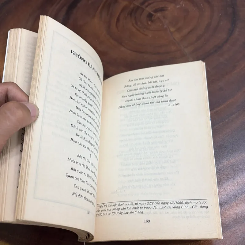 II Văn Thơ Đả Kích, Trào Phúng, Câu Đối: Vỏ Quýt Dày, Móng Tay Nhọn - Đặng Minh Phương 999187