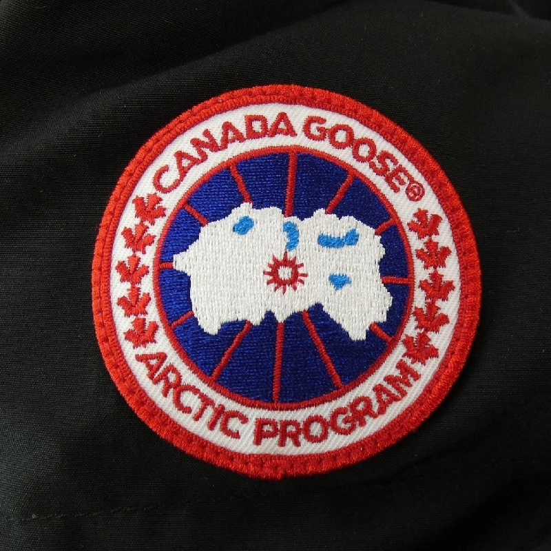 Áo khoác lông vũ CANADA GOOSE 636383
