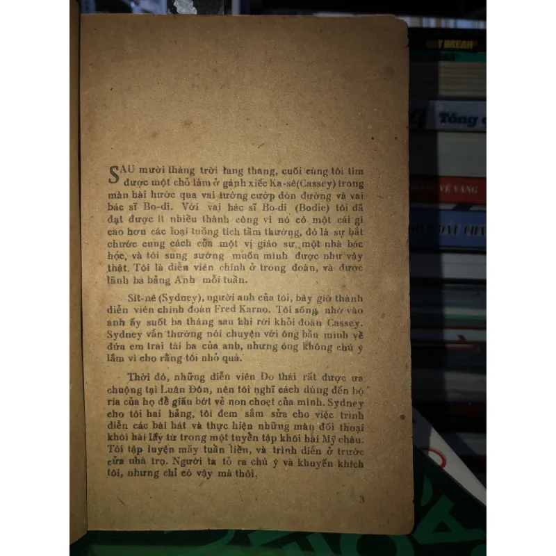 Một thời chìm nổi - Hồi ký của vua hề Sạc Lô 786045