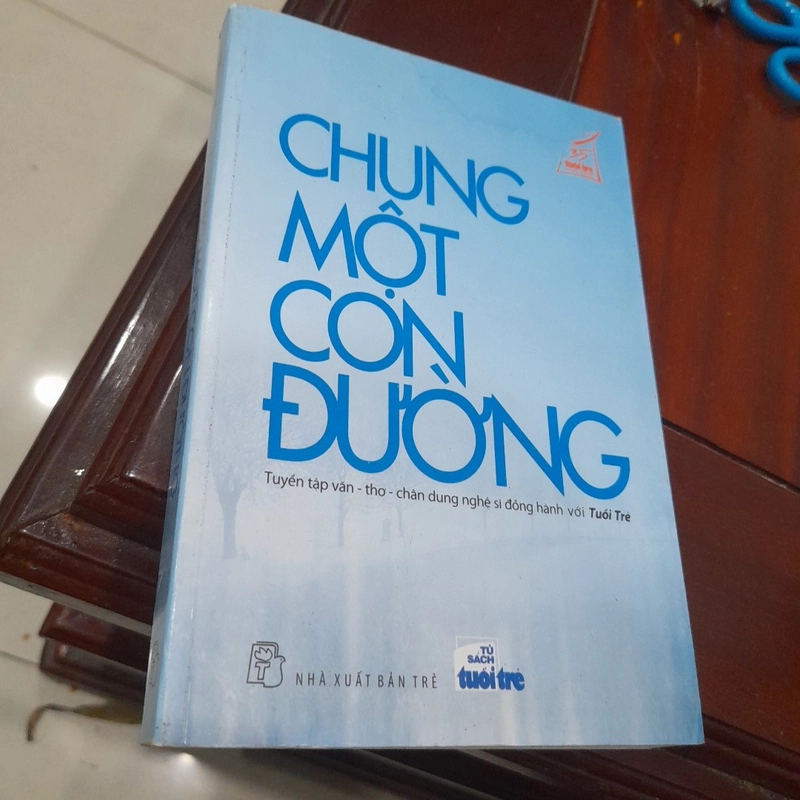 CHUNG MỘT CON ĐƯỜNG, tuyển tập văn - thơ - chân dung nghệ sĩ đồng hành với Tuổi trẻ 335698