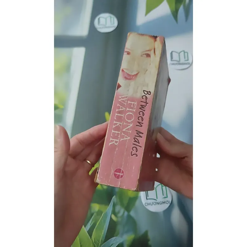 Between Males - Fiona Walker 1027504