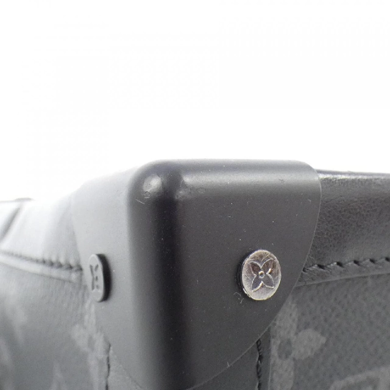 Túi đeo vai Louis Vuitton Monogram Eclipse Soft Trunk M44730 613702