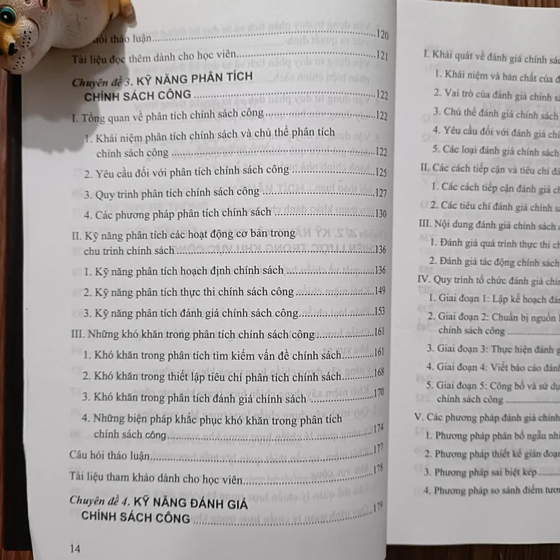 Tàiliệu bồidưỡng đối với công chức ngạch chuyên viên cao cấp và tương đương-Quyển2: Kỹnăng 605444