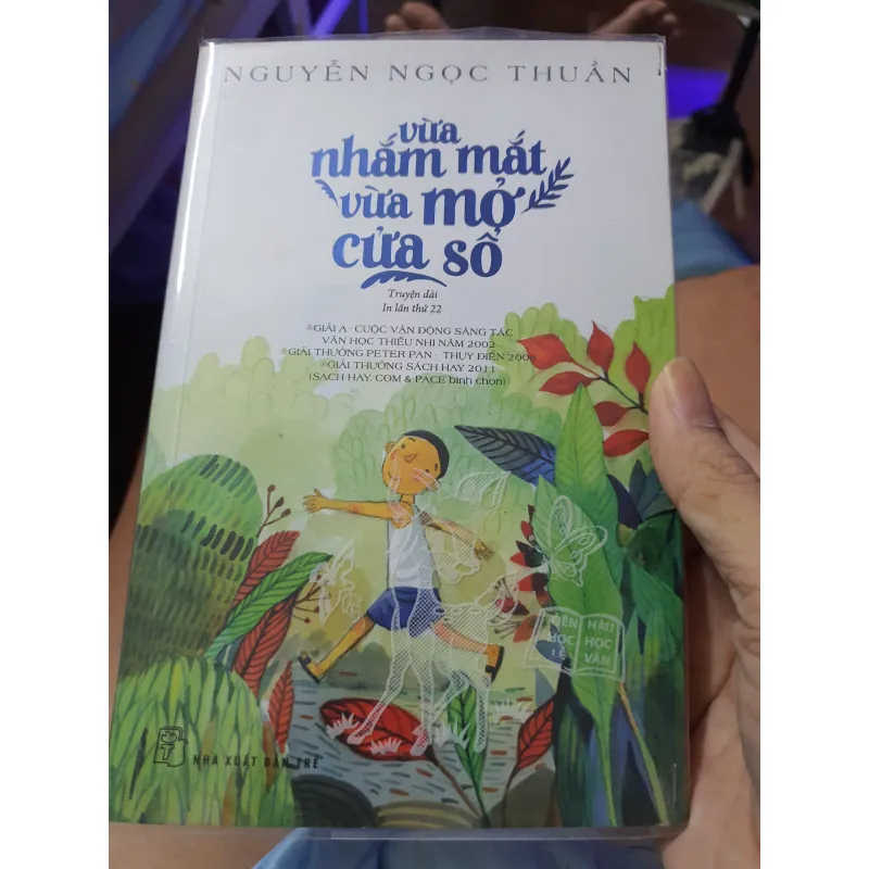 Vừa nhắm mắt Vừa mở cửa sổ  925636