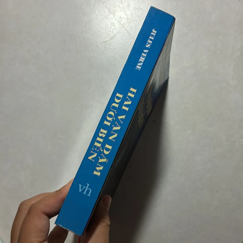 Hai vạn dặm dưới đáy biển - Jules Verne 756103