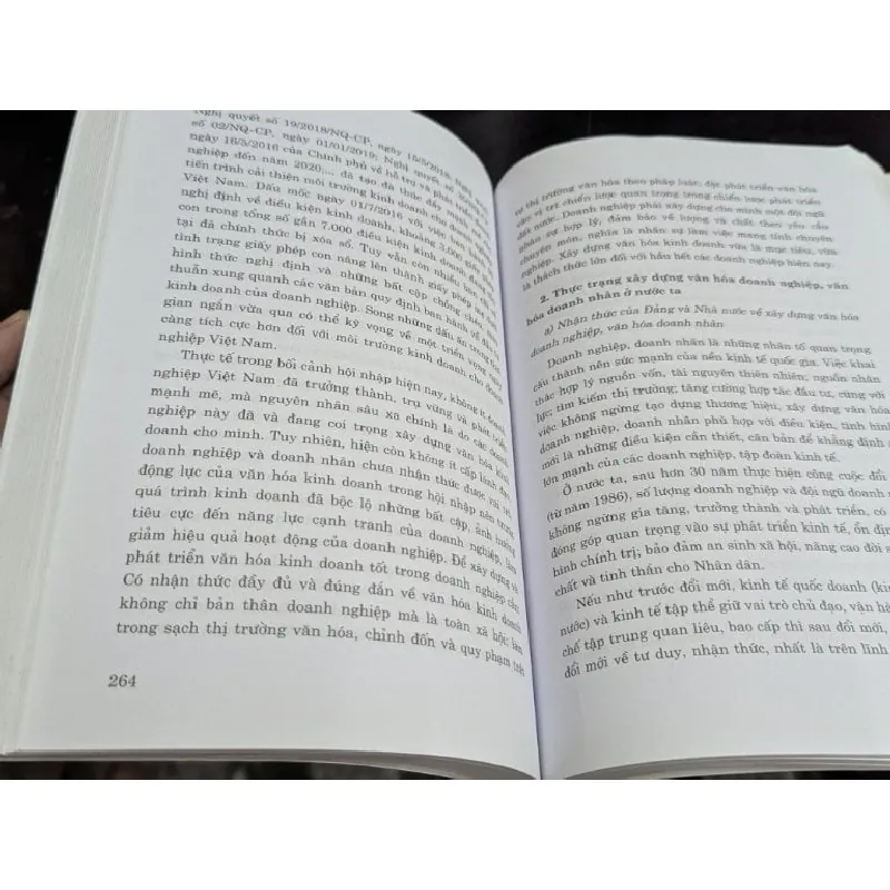 Văn hoá trong chính trị và văn hoá trong kinh tế ở Việt Nam - PGS, TS. Phạm Duy Đức, Vũ Thị Phương Hậu 698230