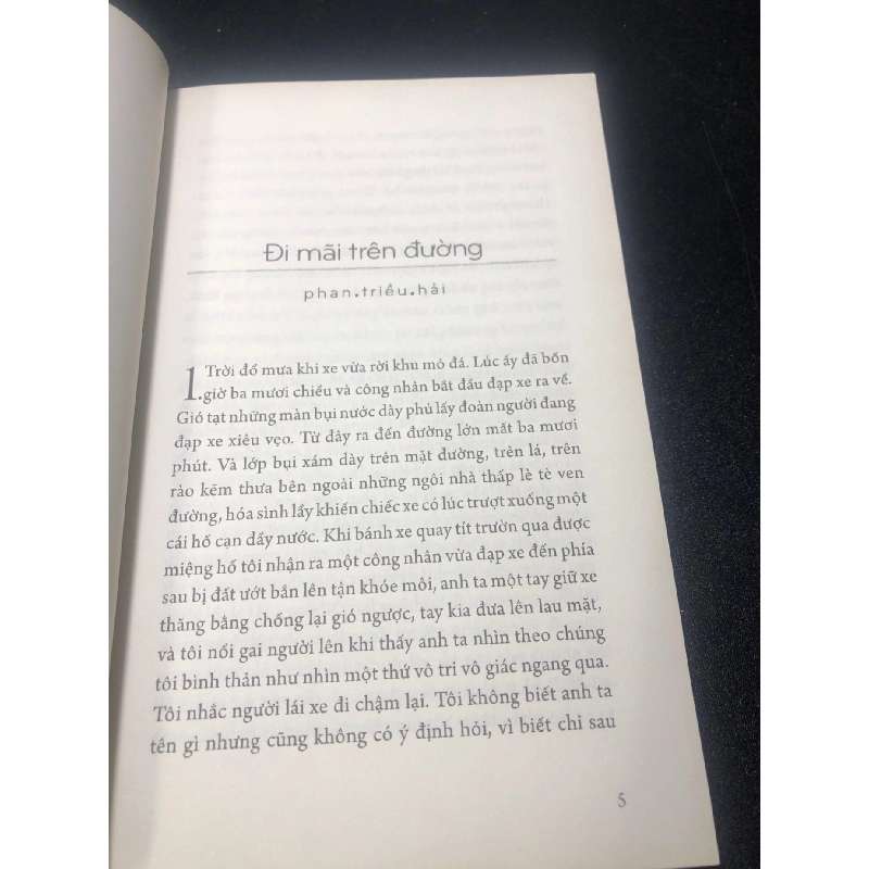 Truyện ngắn trẻ 2011 mới 85% ố nhẹ ( văn học , truyện ngắn ) HCM2812 913055