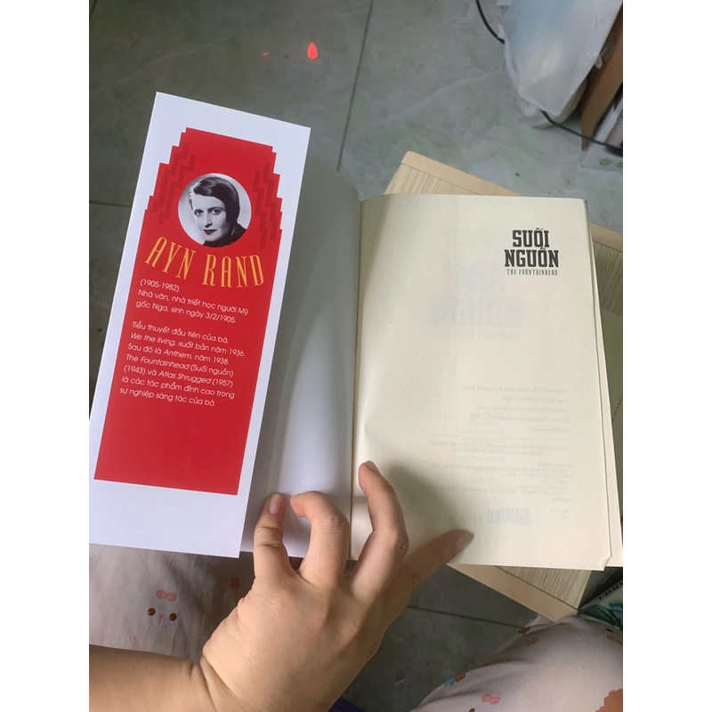Sách Suối nguồn  523168