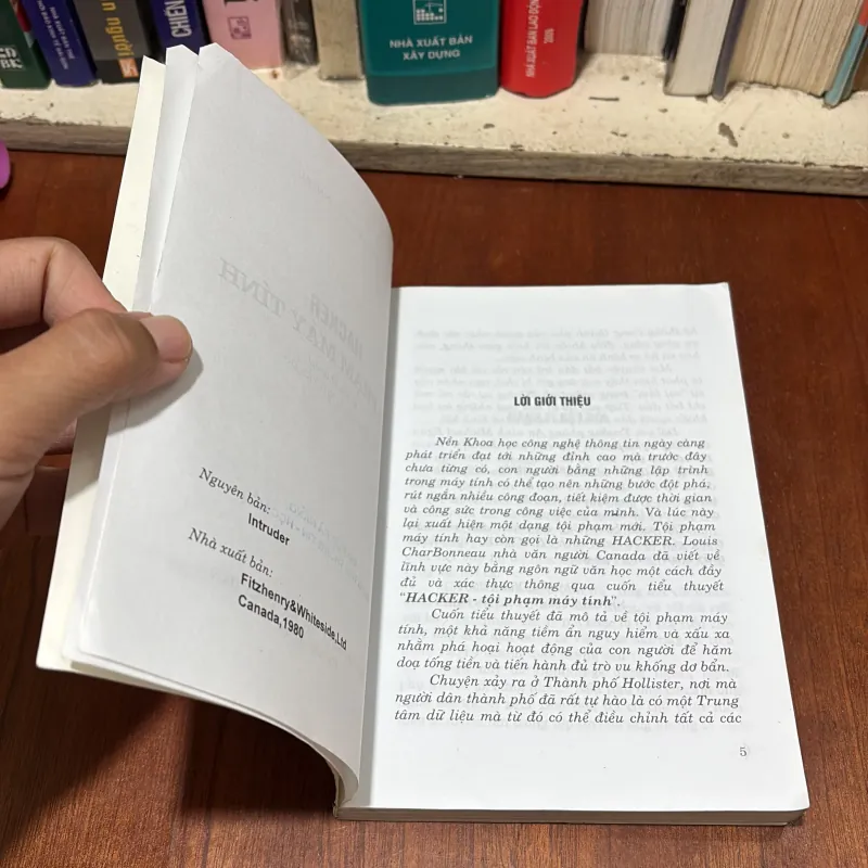 II Sách Công Nghệ: Hacker _ Tội Phạm Máy Tính - LOUIS CHARBONNEAU - 2004 778728