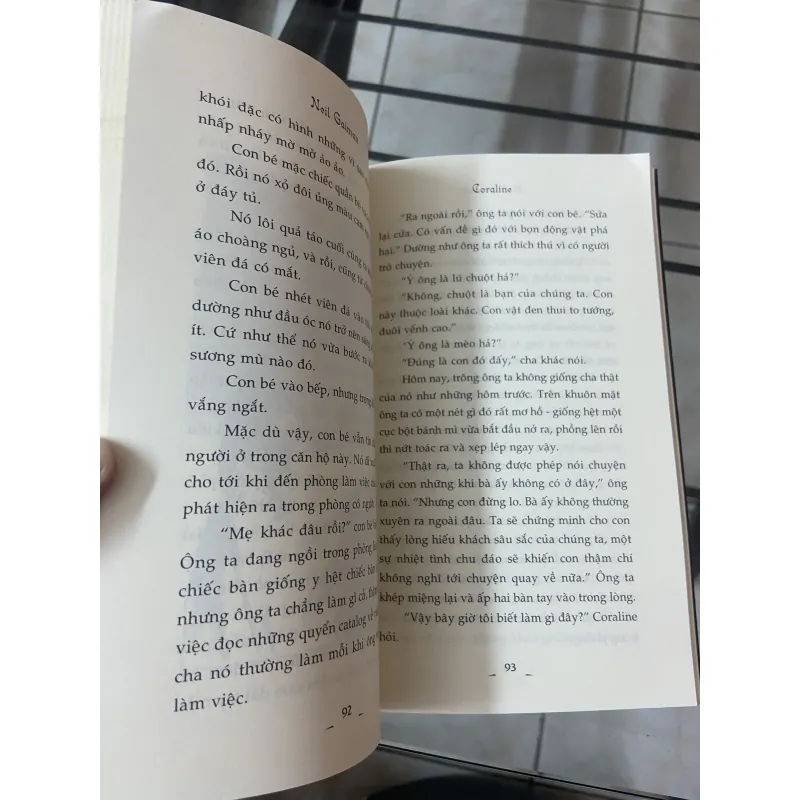 Coraline - Neil Gaiman 1032277