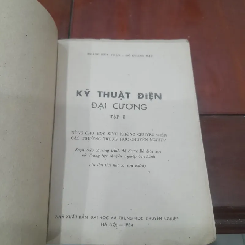 KỸ THUẬT ĐIỆN ĐẠI CƯƠNG, tập 1 696004