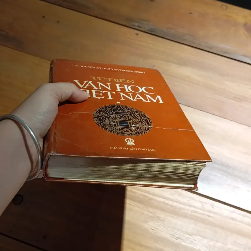 Từ điển Văn Học Việt Nam  577019