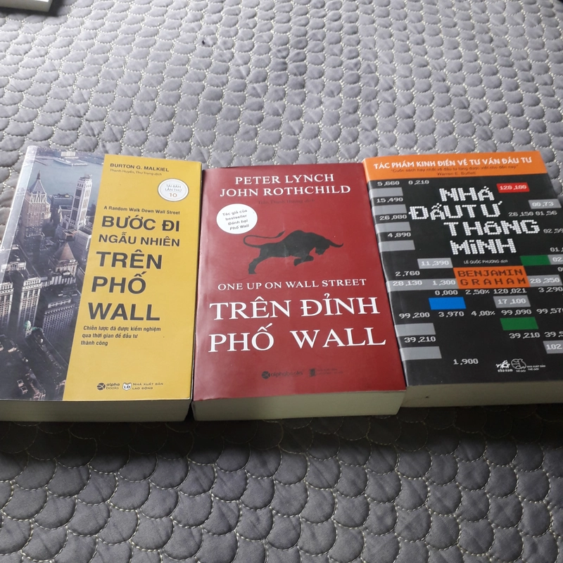 BỘ 3 CUỐN : NHÀ ĐẦU TƯ THÔNG MINH + ĐÁNH BẠI PHỐ WALL + BƯỚC ĐI NGẪU NHIÊN TRÊN PHỐ WALL 317370