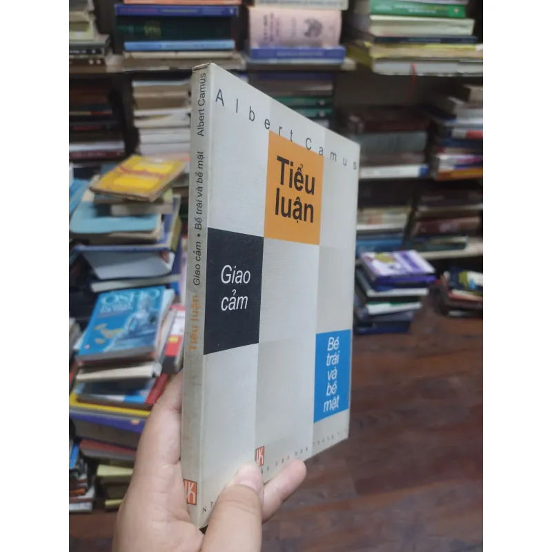 sách: Tiểu luật Giao cảm, bề trái và bề mặt - Albert Camus (A2) 573765