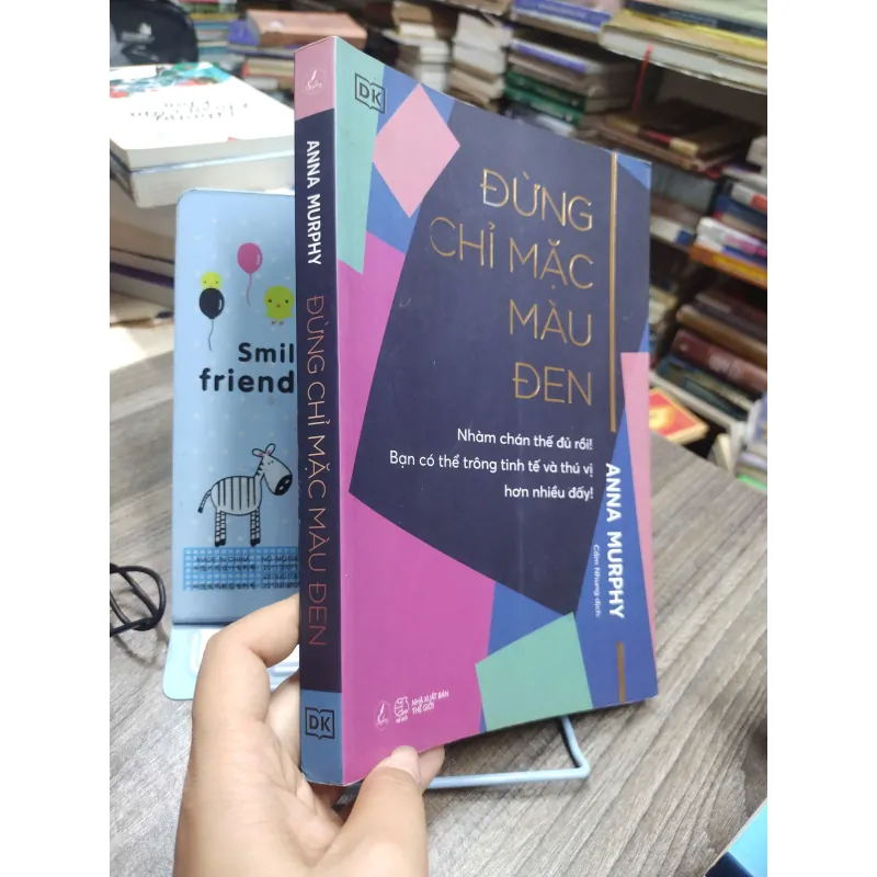 Sách: Đừng chỉ mặc màu đen - Tác giả: Anna Murrphy 606153