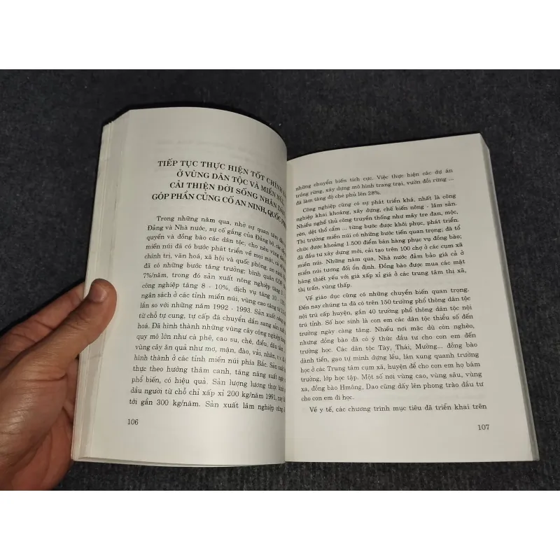 VỀ CÔNG TÁC DÂN TỘC TRONG 10 NĂM ĐỔI MỚI (1990 - 2000) 992547