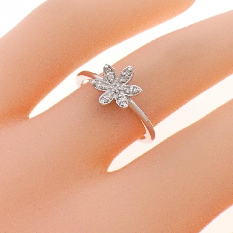 Nhẫn kim cương hoa K18WG 0.07CT - Hàng hiệu Authentic 848523