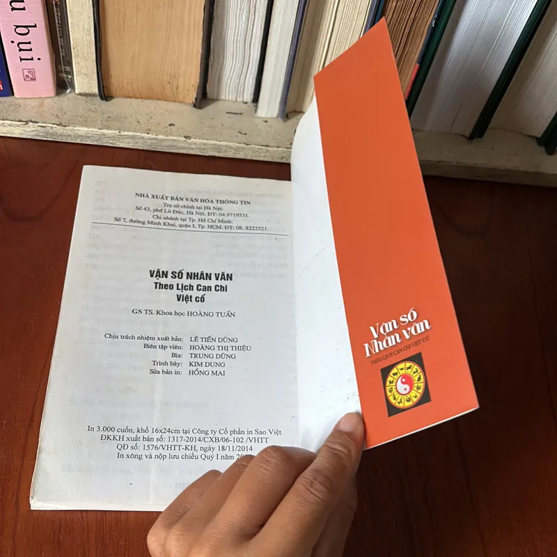 II Tựa sách: Vận Số Nhân Văn Theo Lịch Can Chi Việt Cổ - GS.TS Khoa Học Hoàng Tuấn - 2015 593724