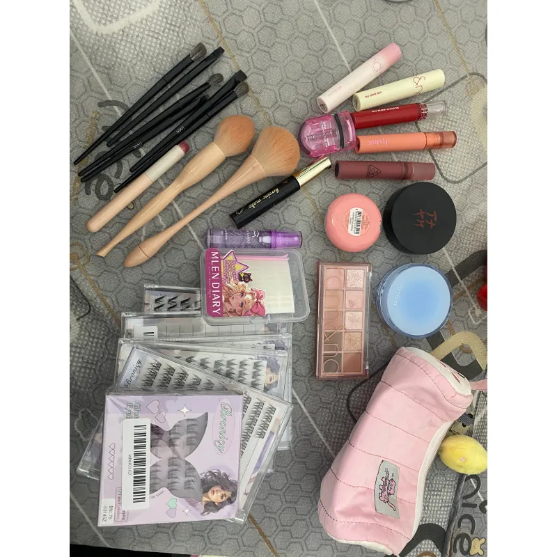 Bộ Mỹ phẩm trang điểm gồm cọ, son môi, phấn tạo hình, phụ kiện 752223