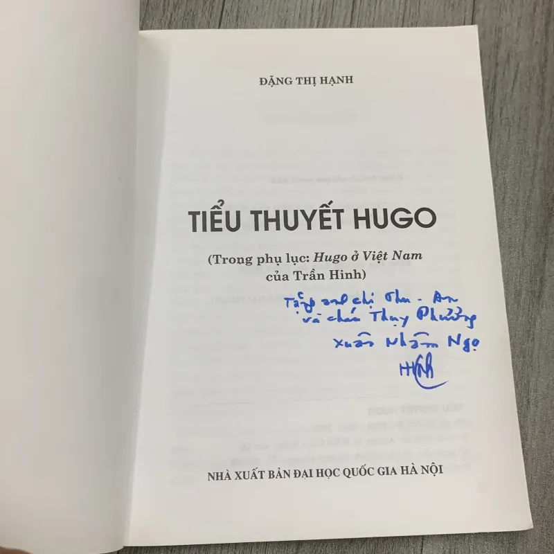 Tiểu thuyết hugo chuyên luận. Có chữ ký tặng của tg. 10b2 1026351