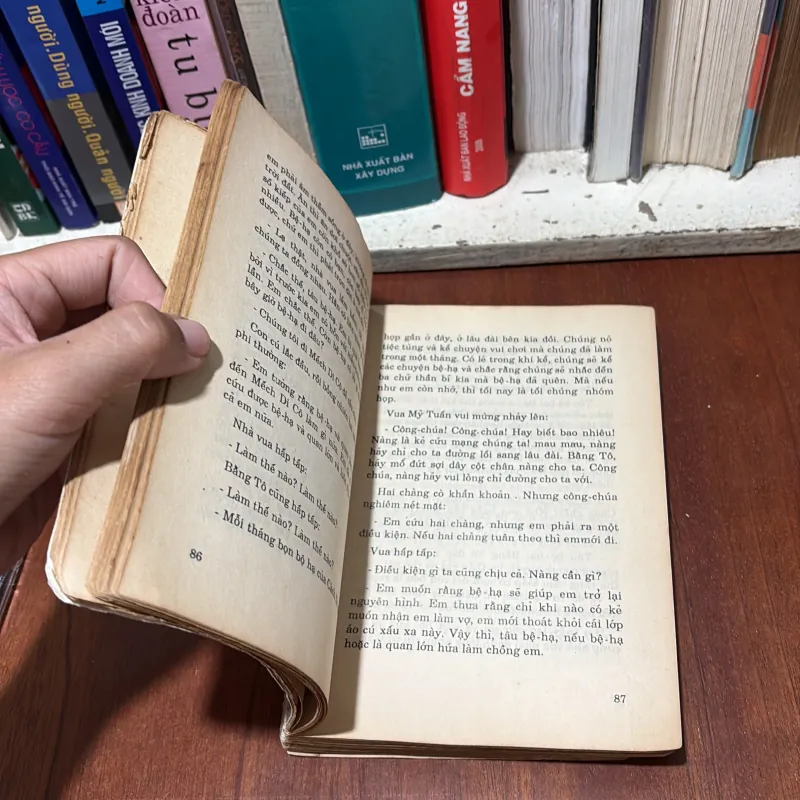 II Sách Phật Giáo: Truyện Cổ Phật Giáo (2 Tập) - Minh Chiếu - 1993, 1995 776764