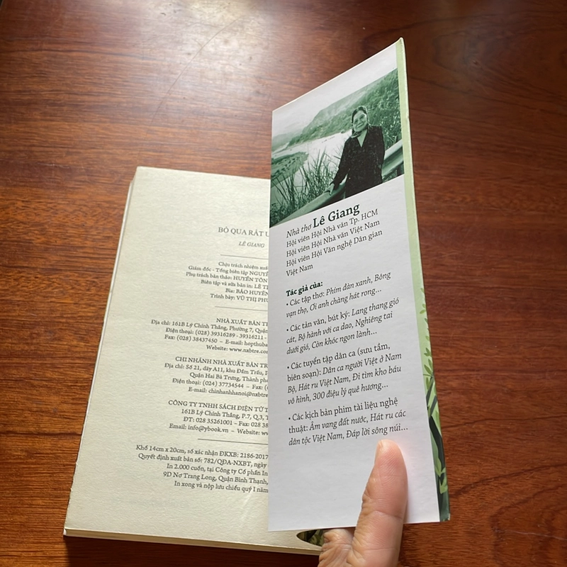 II Tản Văn, Bút Ký: Bỏ Qua Rất Uổng - Lê Giang - 2018 499120