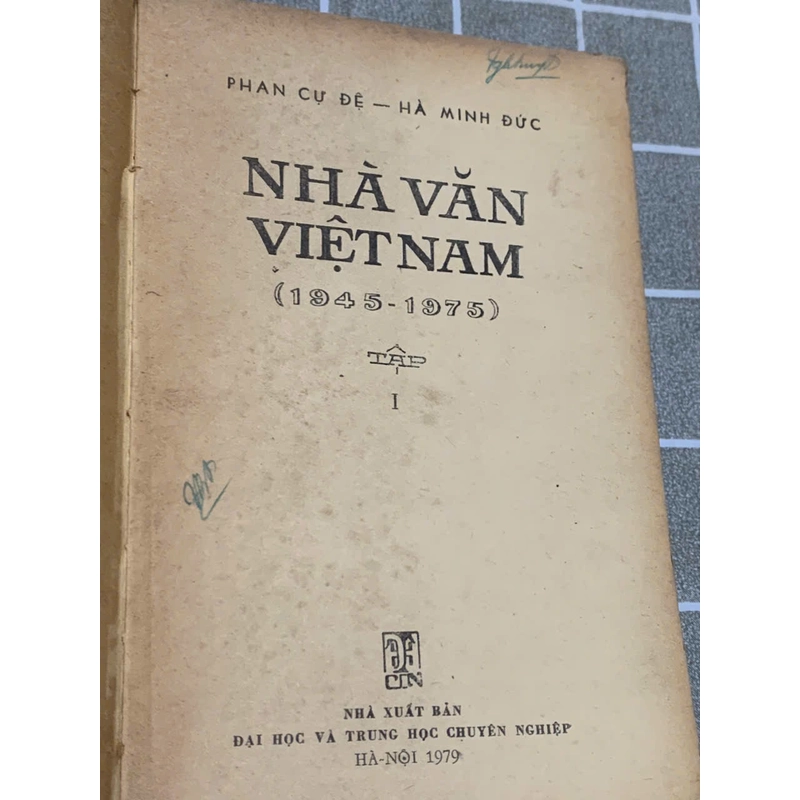 NHÀ VĂN VIỆT NAM 1945-1975 - Phan Cự Đệ , Hà Minh Đức 545115