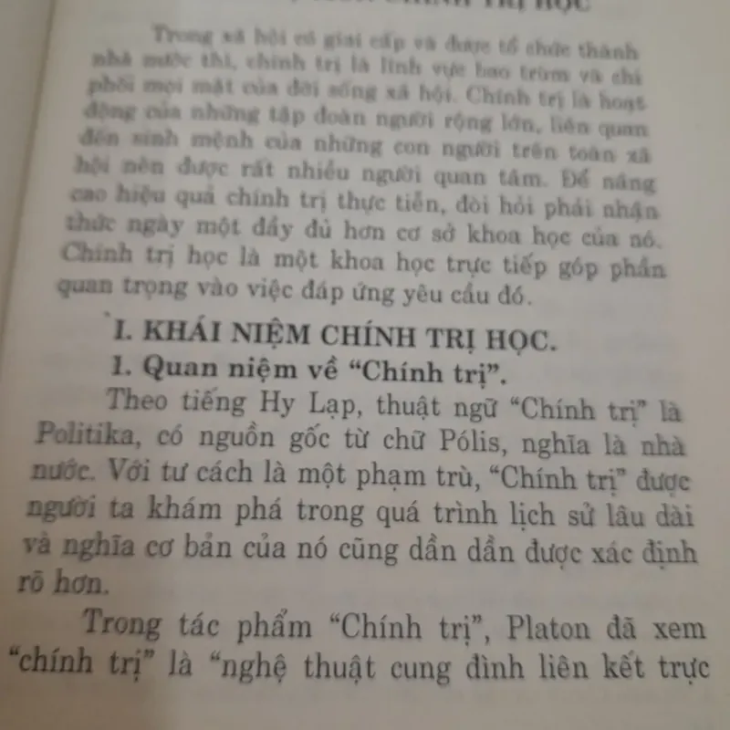 Nhập môn Chính trị học. Tiến sỹ Nguyễn Quốc Tuấn 697320