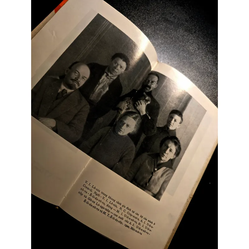 Lênin và gia đình U-li-a-nốp 674956