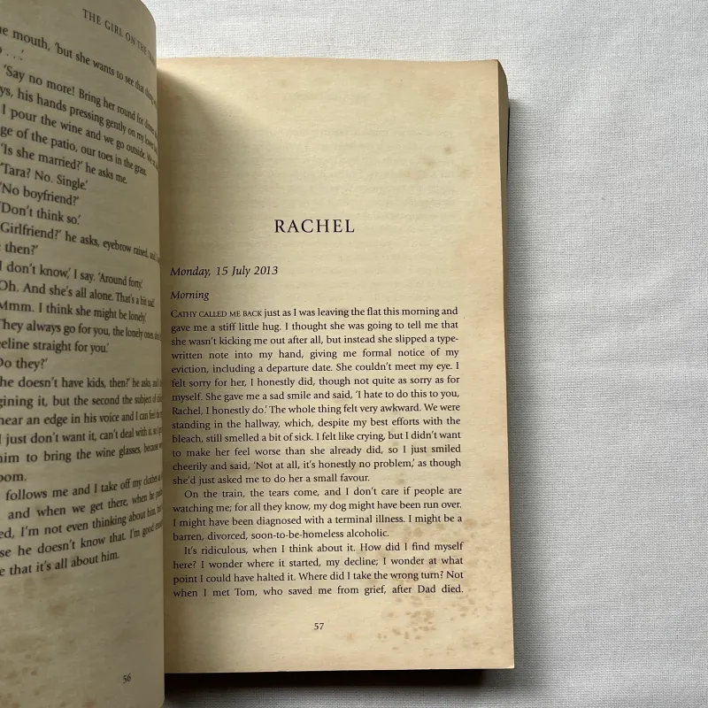 The Girl on the Train - Paula Hawkins 992859