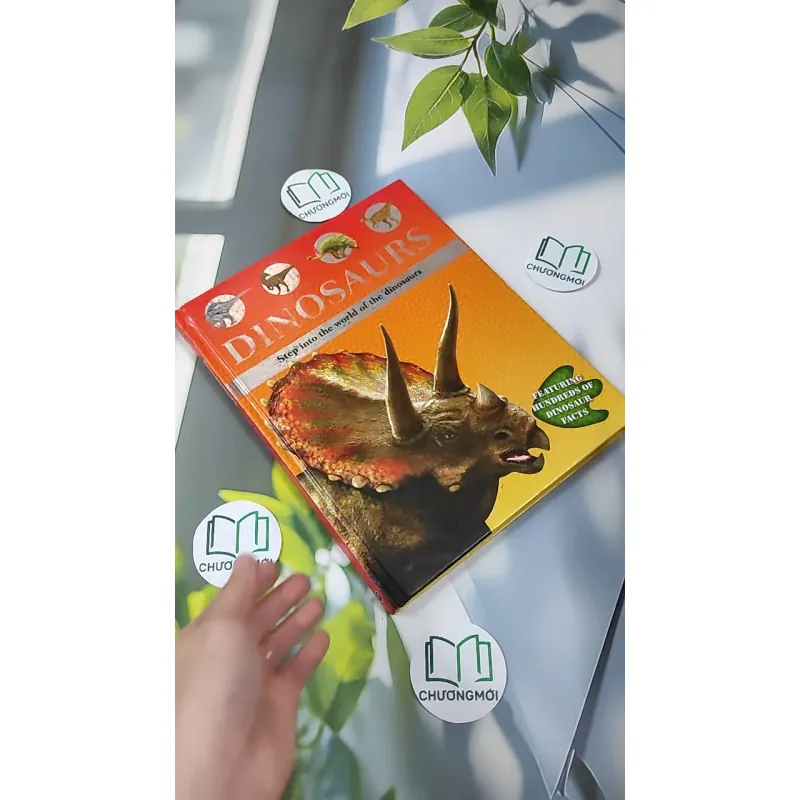 [MIỄN PHÍ BỌC SÁCH] Dinosaurs: Step into the world of the dinosaurs 990371
