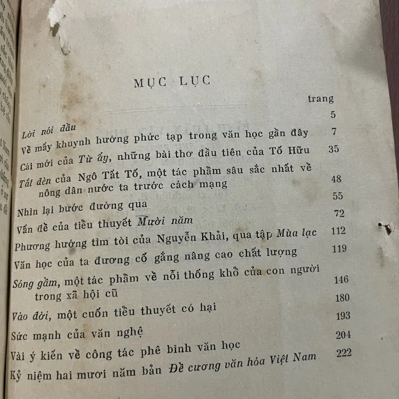 Bình luận văn học - Như Phong  689844