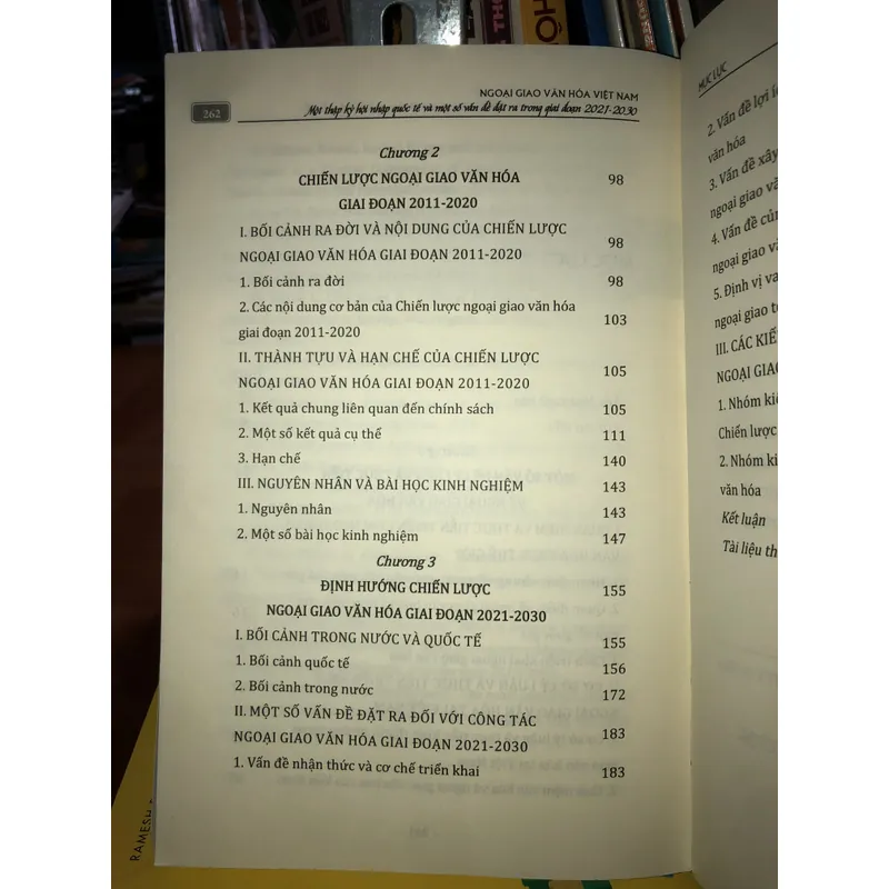 Ngoại giao văn hoá Việt Nam một thập kỷ hội nhập quốc tế và một số vấn đề đặt ra… 730772