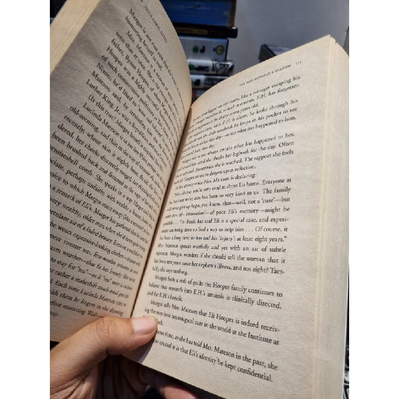 THE MAN WITHOUT A SHADOW - Joyce Carol Oates 147097