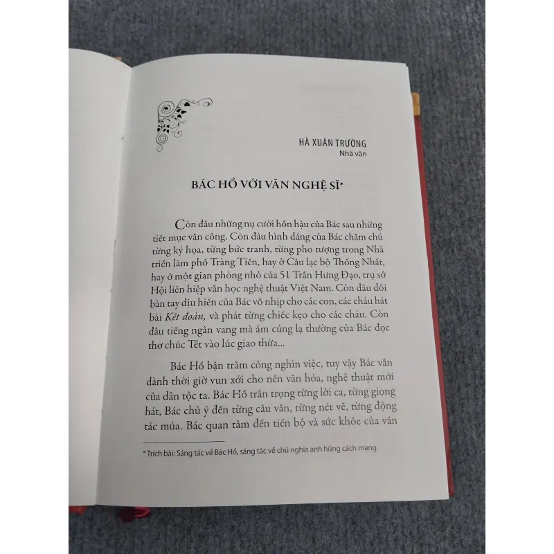 BÁC HỒ VỚI VĂN NGHỆ SĨ 991041