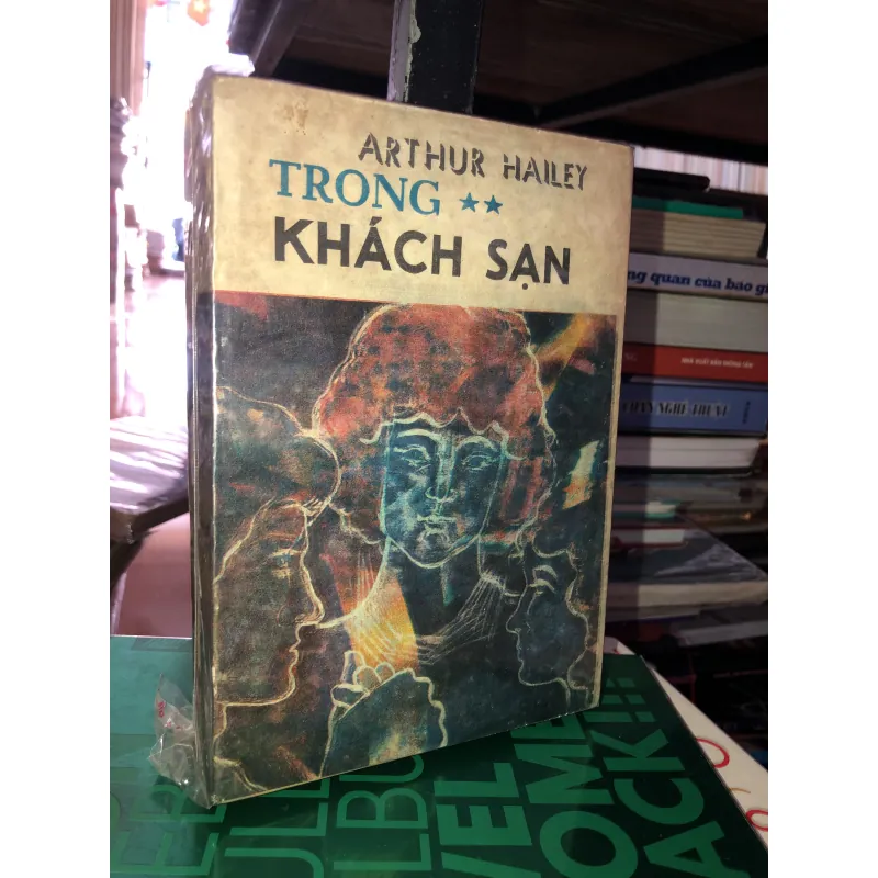 Trong khách sạn - Arthur Hailey 786636
