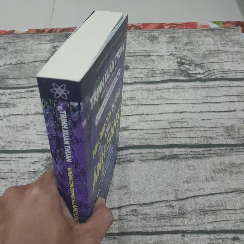 Những con đường của ánh sáng. Tập 1. Trịnh Xuân Thuận. Tái bản lần 5 674628