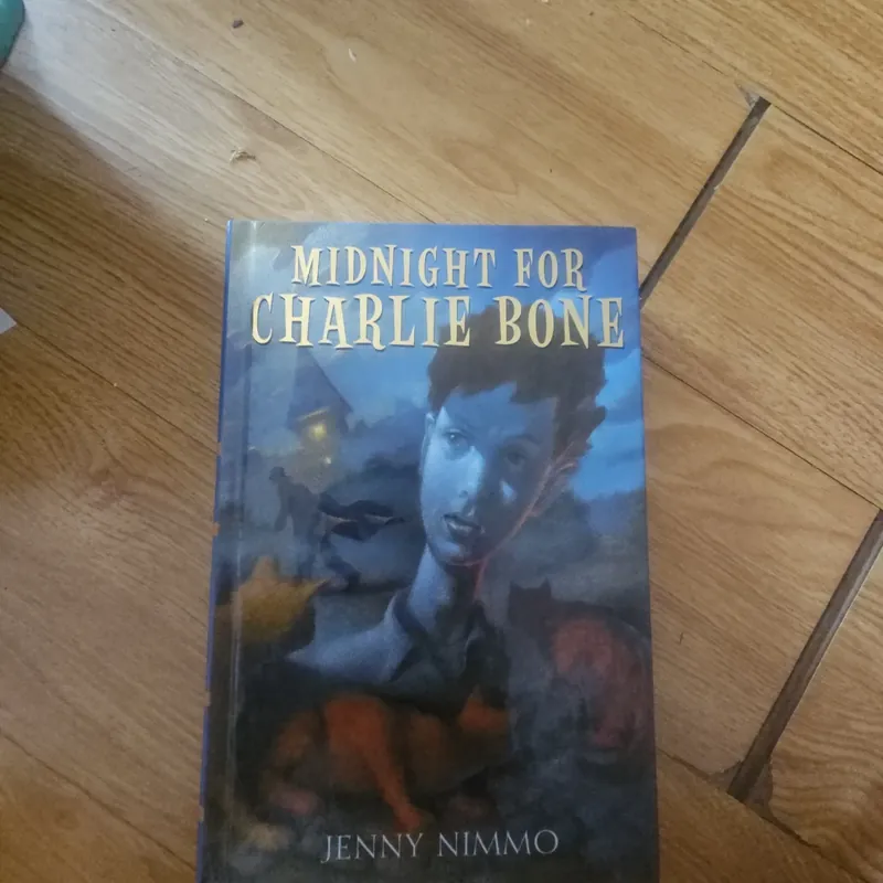 Midnight For Charlie Bone book 1 (bìa cứng)  Giá 40k 603917
