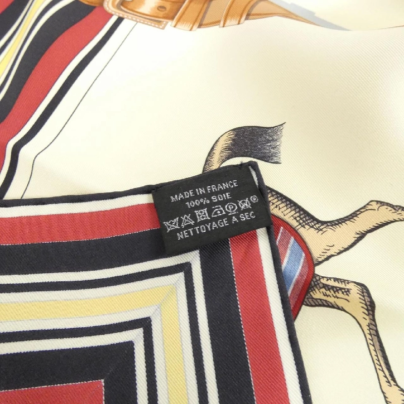 Khăn quàng cổ Hermès COUVERTURES ET TENUES DE JOUR カレ 001356S 625393