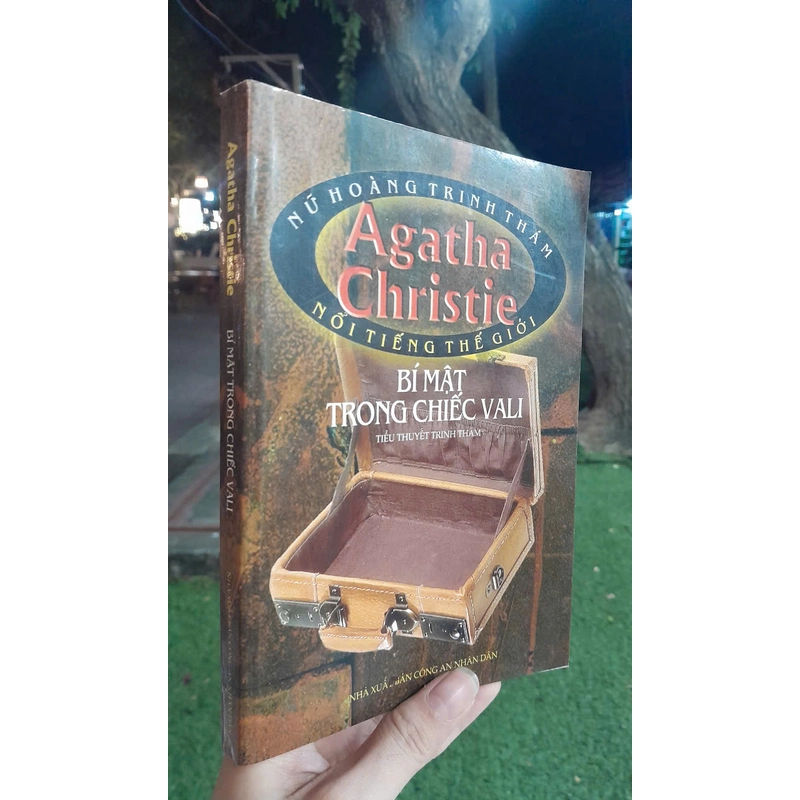 BÍ MẬT TRONG CHIẾC VALI - Agatha Christie 479456