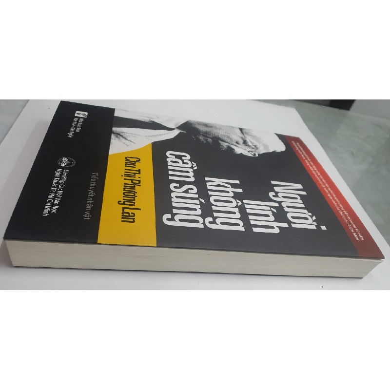 NGƯỜI LÍNH KHÔNG CẦM SÚNG 6096