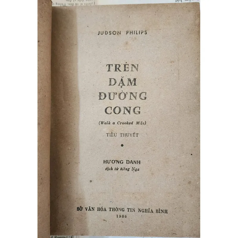 Tiểu thuyết trinh thám cổ điển: TRÊN DẶM ĐƯỜNG CONG 703958