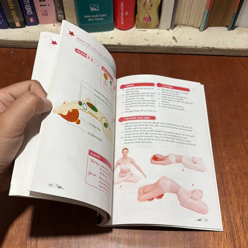 II Sách Yoga: 52 Thế Yoga Hiệu Quả Và Dễ Tập - Khoa Văn - 2016 796352