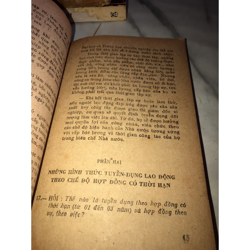 Tuyển dụng và cho thôi việc  990606