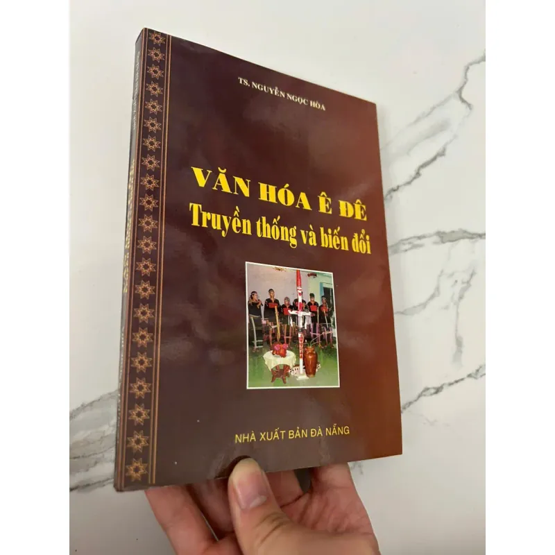 VĂN HÓA Ê ĐÊ TRUYỀN THỐNG VÀ BIẾN ĐỔI - TS. Nguyễn Ngọc Hòa - Văn hóa / Dân tộc học 699582