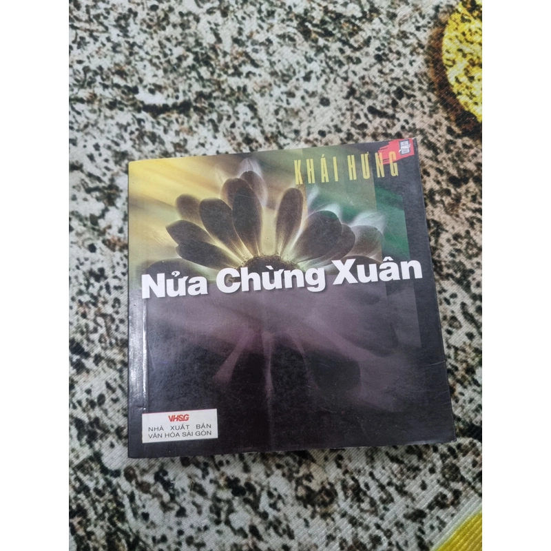 Nửa chừng xuân _ Khái Hưng _ sách khổ vuông_ Việt Nam dành tác khổ vuông 360129