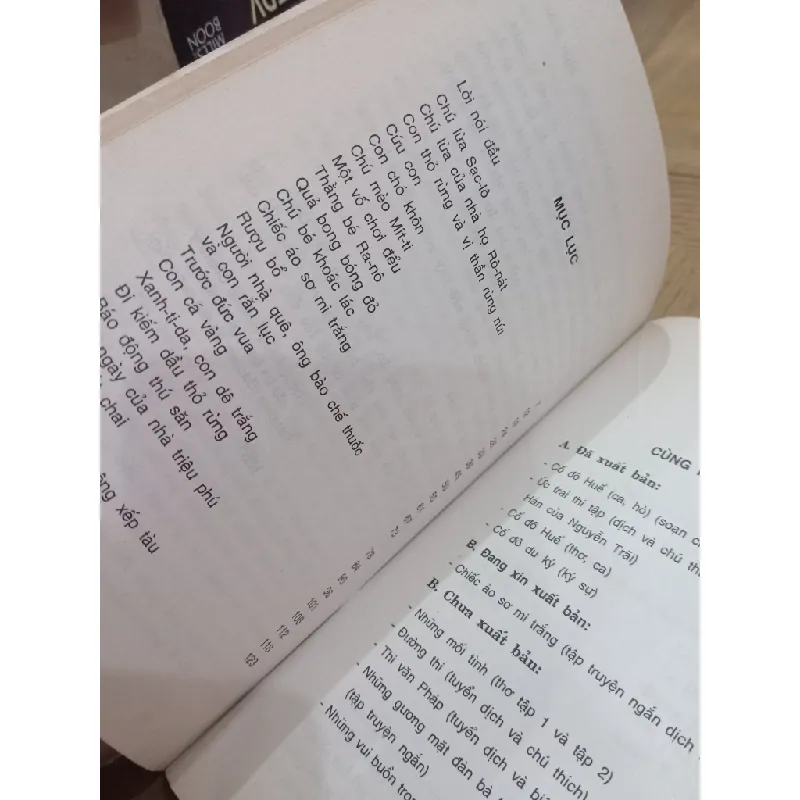 Chiếc áo sơ mi trắng 674412